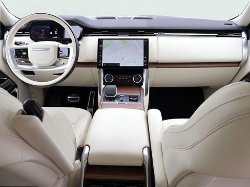 Certified 2023 Land Rover Range Rover SE image 13