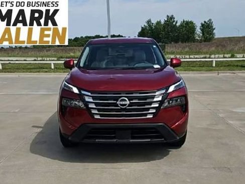 Used 2025 Nissan Rogue SV FWD image 3