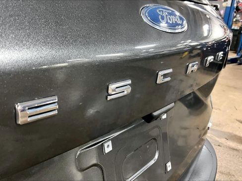 Used 2020 Ford Escape SEL image 10