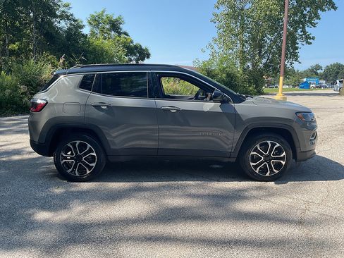 Used 2023 Jeep Compass Limited AWD/4WD image 4