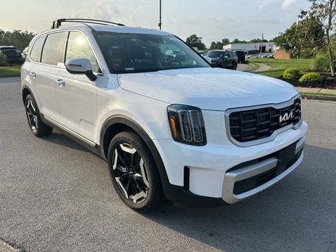 Used 2025 Kia Telluride S AWD/4WD image 2