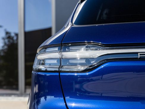 Certified 2026 Porsche Macan Turbo AWD/4WD image 14
