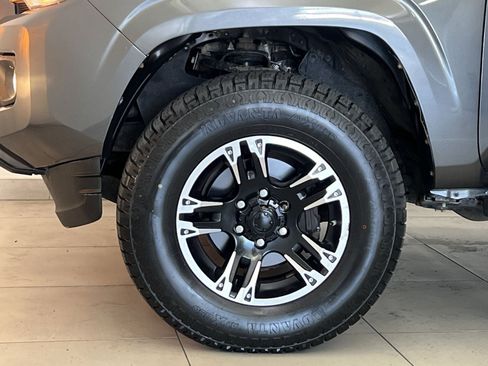 Used 2016 Toyota Tacoma SR5 w/ Towing Package RWD image 11