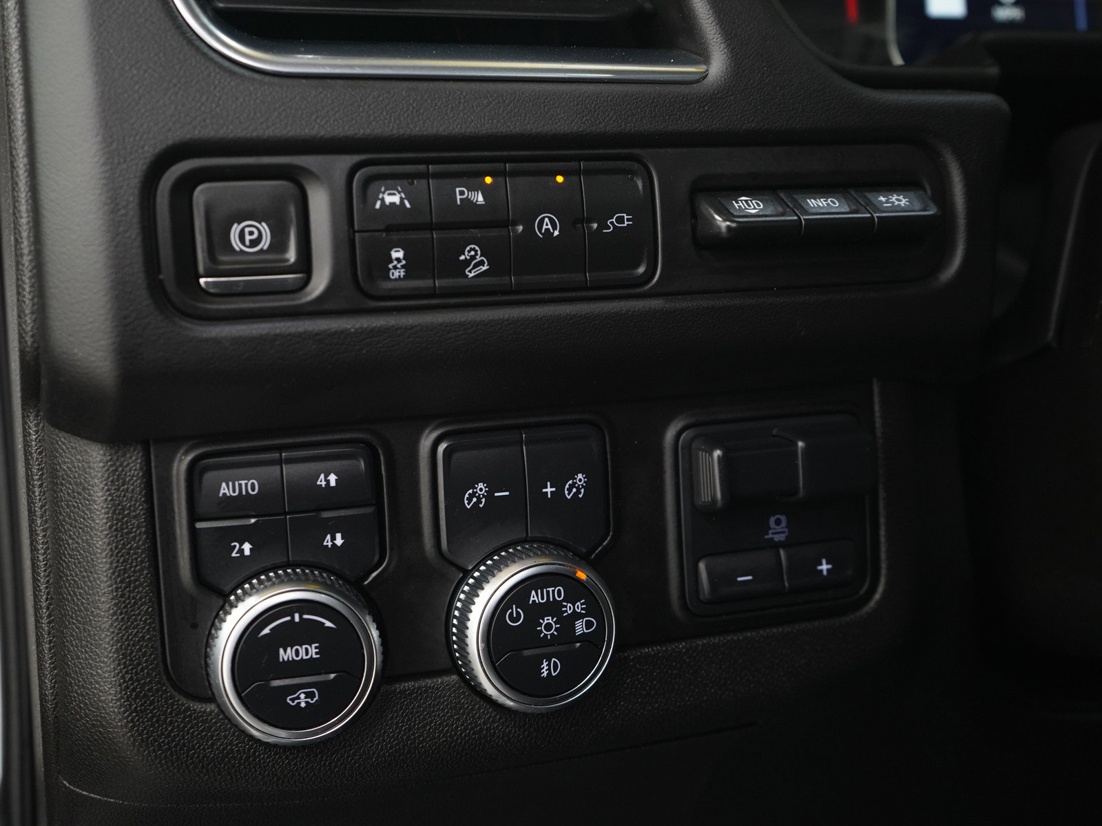 Used 2021 GMC Yukon AT4 w/ AT4 Premium Plus Package AWD/4WD image 29