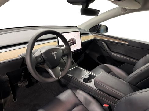 Certified 2023 Tesla Model Y Long Range AWD/4WD image 9