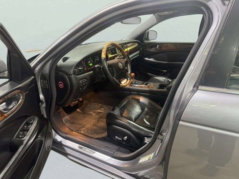 Used 2008 Jaguar XJ8 RWD image 16
