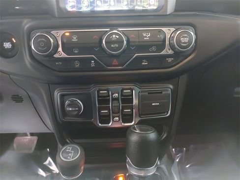 Used 2022 Jeep Gladiator Sport image 20