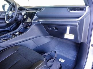 New 2025 Jeep Grand Cherokee Altitude video 2