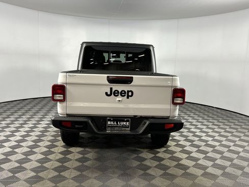 Certified 2024 Jeep Gladiator Sport image 8