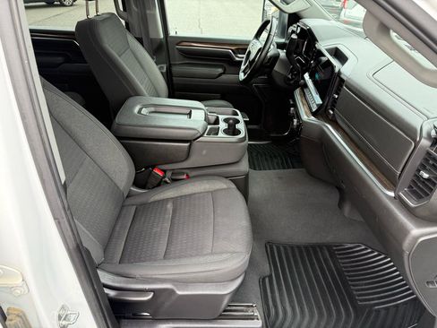 Used 2024 Chevrolet Silverado 2500 LT w/ Convenience Package image 18