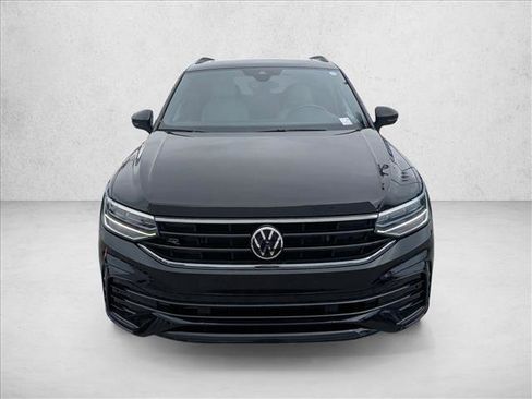 Used 2023 Volkswagen Tiguan SE R-Line image 2
