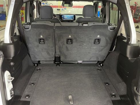 Used 2025 Jeep Wrangler Unlimited Sport AWD/4WD image 7