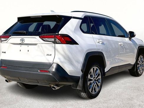 Used 2022 Toyota RAV4 XLE Premium image 15