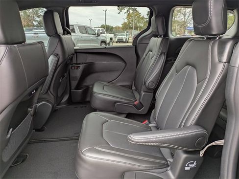 New 2026 Chrysler Pacifica Select w/ S Appearance Package image 14