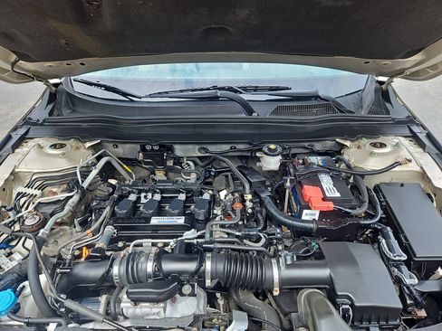 Used 2018 Honda Accord Touring image 31