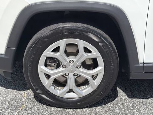 Used 2024 Jeep Compass Latitude AWD/4WD image 12