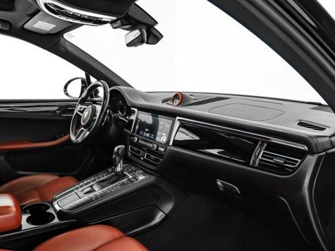 Used 2021 Porsche Macan image 10