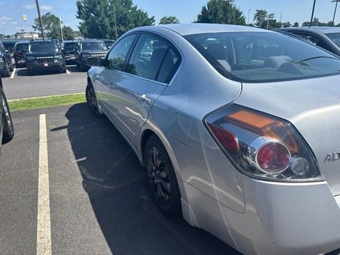 Used 2010 Nissan Altima 2.5 S FWD image 3