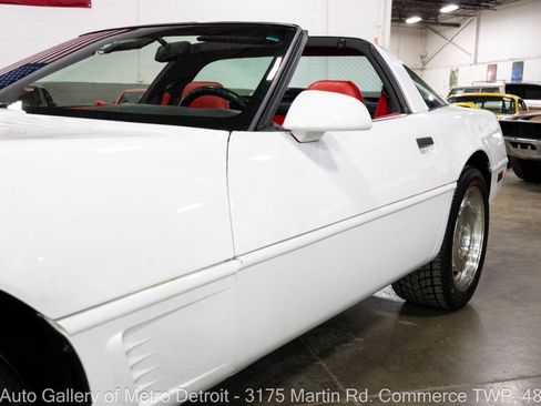 Used 1996 Chevrolet Corvette Coupe RWD image 22