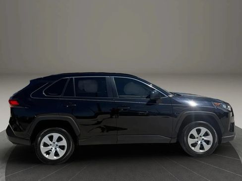 Used 2021 Toyota RAV4 LE FWD image 8