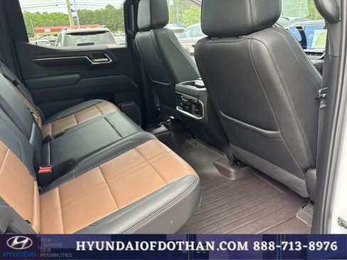 Used 2024 Chevrolet Silverado 1500 High Country w/ Technology Package image 13