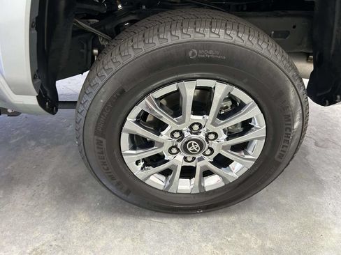 Certified 2024 Toyota Tacoma Limited AWD/4WD image 11