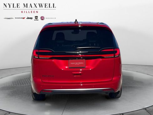 New 2026 Chrysler Pacifica Select FWD image 15
