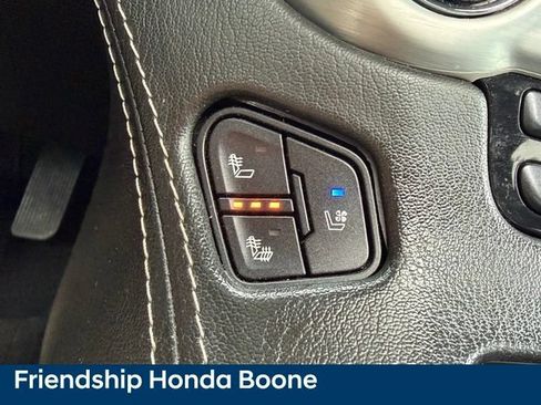 Used 2019 GMC Yukon SLT AWD/4WD image 25