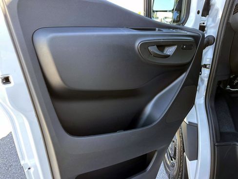 Used 2025 Mercedes-Benz Sprinter 2500 image 16