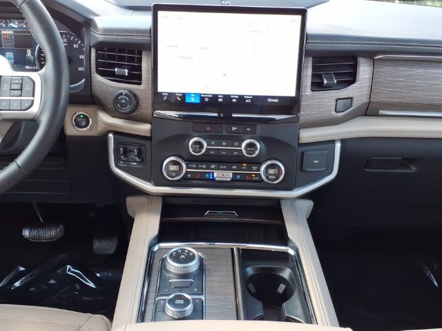 Used 2023 Ford Expedition Limited AWD/4WD image 18