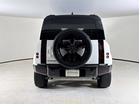 Used 2024 Land Rover Defender 110 X-Dynamic SE AWD/4WD image 4