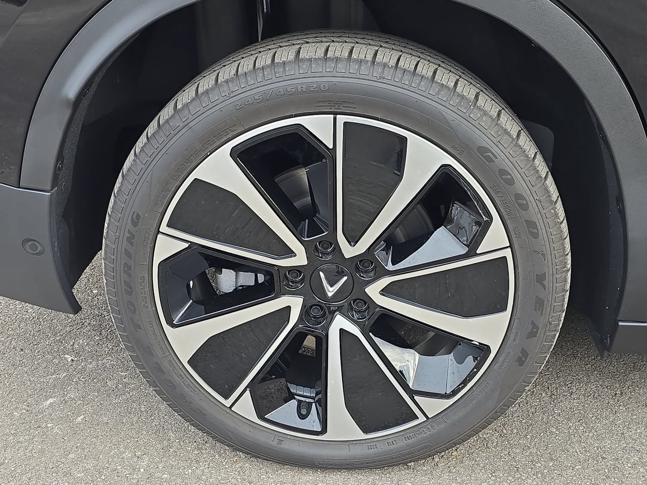 New 2025 VinFast VF 8 Plus AWD/4WD image 11