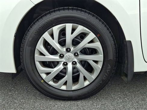 Certified 2017 Toyota Corolla LE image 8