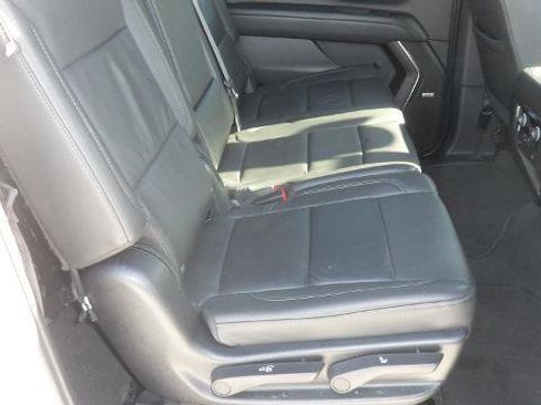 Used 2024 Chevrolet Suburban LT image 13