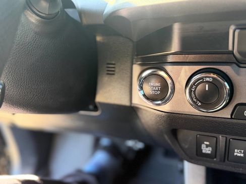 Used 2021 Toyota Tacoma TRD Sport w/ Technology Package image 45