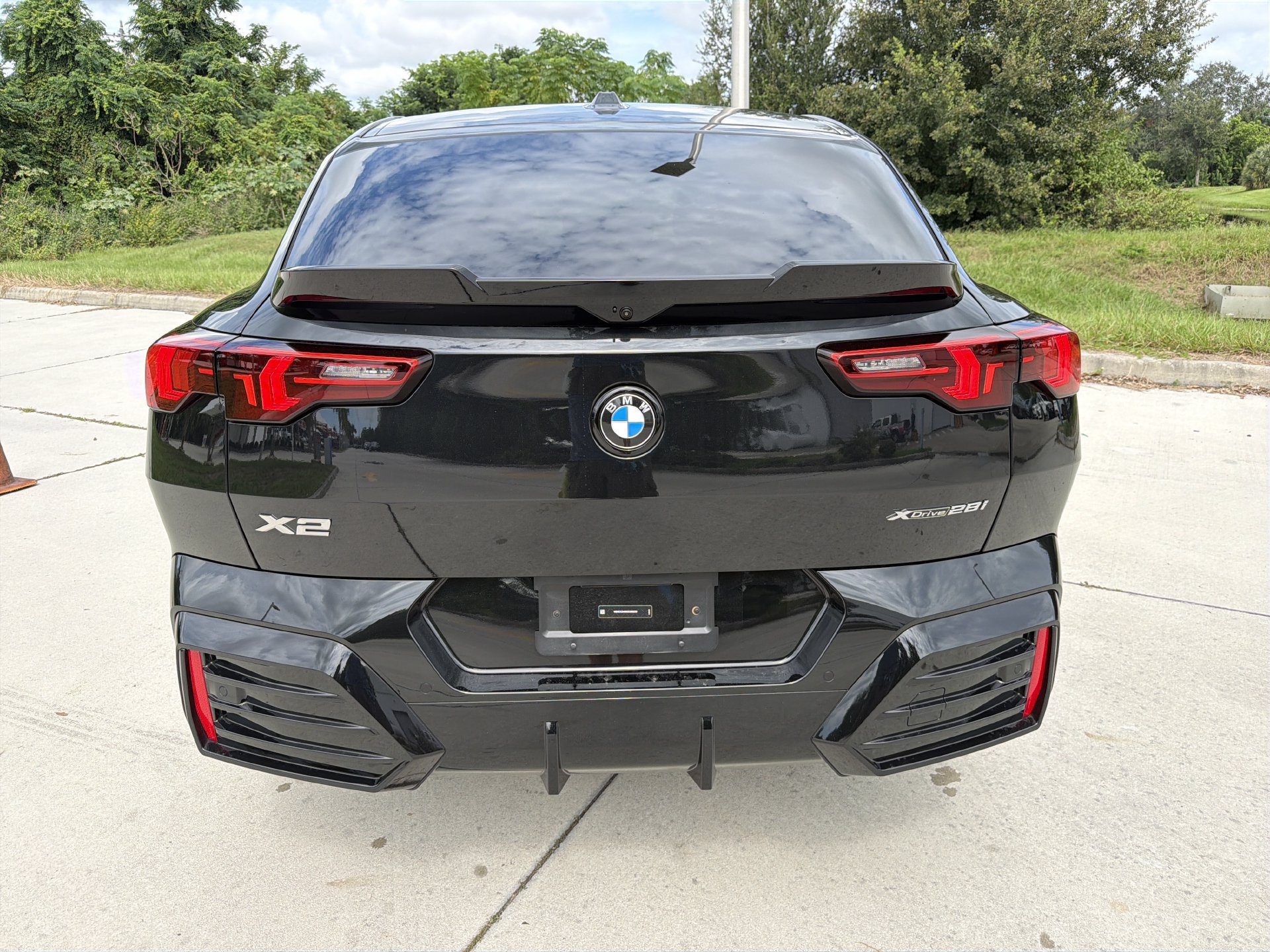 Used 2025 BMW X2 xDrive28i w/ Premium Package AWD/4WD image 5