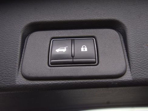 Used 2024 Nissan Rogue SV image 27