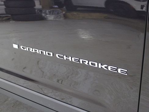 Certified 2022 Jeep Grand Cherokee L Limited AWD/4WD image 43