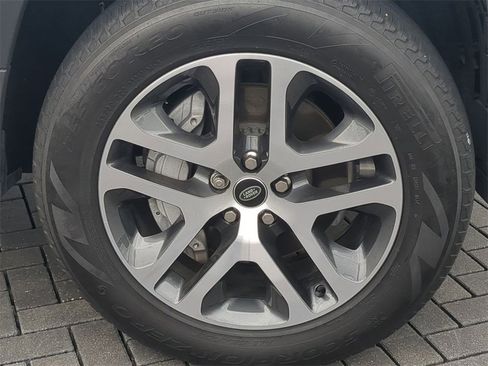 Used 2024 Land Rover Defender 110 S image 12