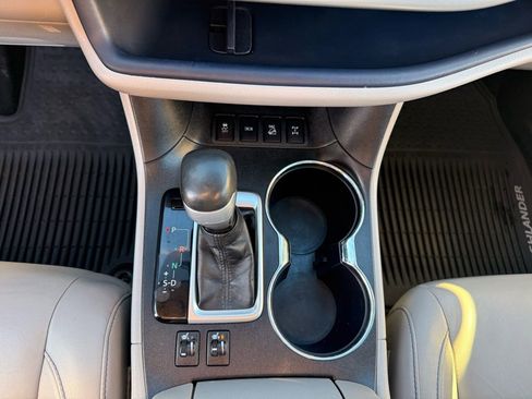 Used 2015 Toyota Highlander XLE image 18