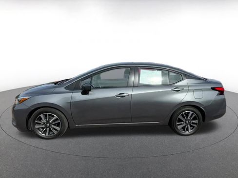 Used 2025 Nissan Versa SV image 9