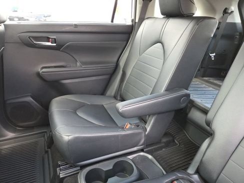Used 2026 Toyota Highlander XLE AWD/4WD image 25