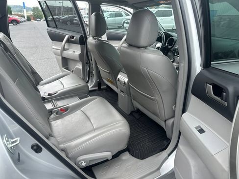 Used 2013 Toyota Highlander SE AWD/4WD image 12
