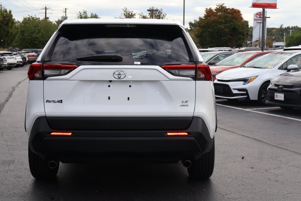 Certified 2024 Toyota RAV4 LE AWD/4WD image 7