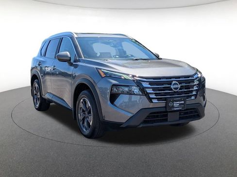 Used 2025 Nissan Rogue SV w/ SV Premium Package FWD image 3