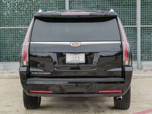 Used 2017 Cadillac Escalade ESV Luxury image 13