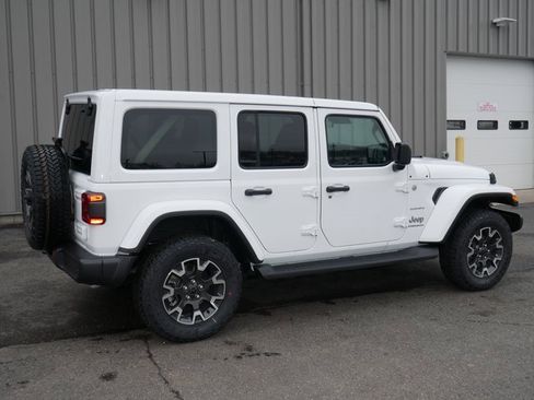 Used 2024 Jeep Wrangler Sahara w/ Technology Group image 13