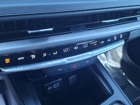 Used 2025 Cadillac XT4 Premium Luxury FWD image 15