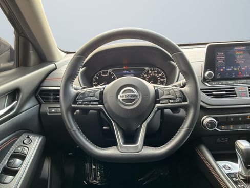 Used 2019 Nissan Altima 2.5 SR FWD image 11