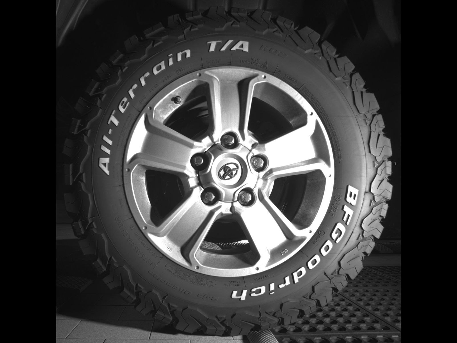 Used 2018 Toyota Tundra SR5 AWD/4WD image 11